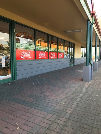 Michael's Golden Hen - Southport Accommodation 0