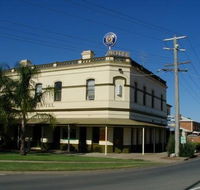 Bottom Pub - Southport Accommodation
