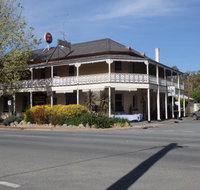 Seven Creeks Hotel - Accommodation Southport