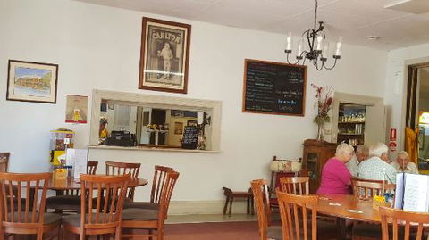 Donald Hotel - Southport Accommodation 0