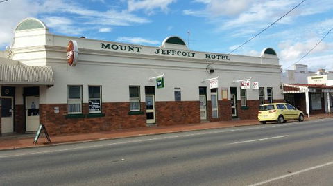 Mount Jeffcott Hotel - Southport Accommodation 0
