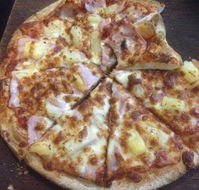 Crust Gourmet Pizza Bar Woolongong - Southport Accommodation