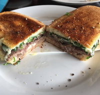 Fridge and the Frying pan - Southport Accommodation