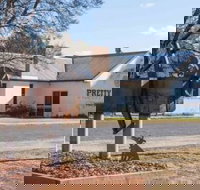 Pretty Pine Hotel - Southport Accommodation