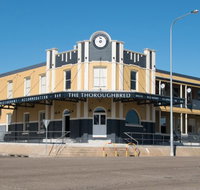 The Thoroughbred - Southport Accommodation