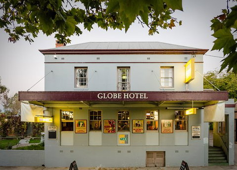 The Globe Hotel Restaurant - Southport Accommodation 0