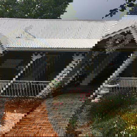 Little Cambridge - Southport Accommodation 0