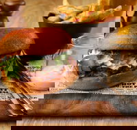 Eltham Hotel Bistro - Accommodation Southport