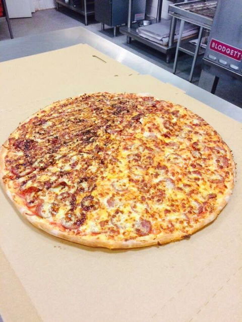 Rocky's Pizza - Southport Accommodation 0