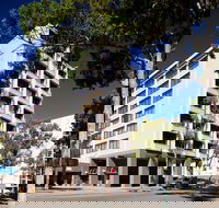 Mezethes Greek Taverna