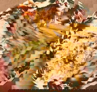 Pinewood Chicken Bar - Southport Accommodation