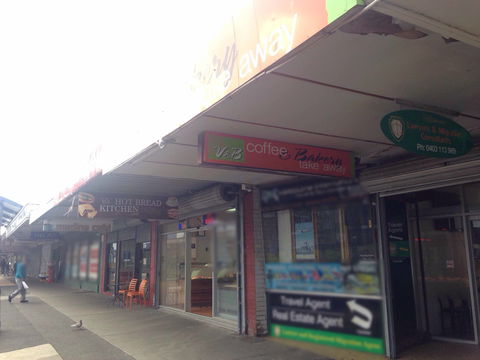 V & B Coffee And Bakery Take Away - Southport Accommodation 0