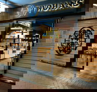 Two Hans - Southport Accommodation