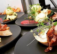 Black Sesame - Southport Accommodation