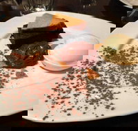 Fat Tony's Bar  Grill - Southport Accommodation