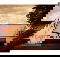 Lake's Folly Vineyard - Southport Accommodation