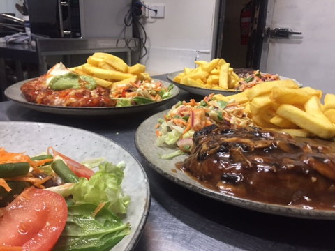 The Albion Hotel - Accommodation Southport 2