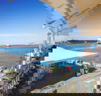 Queen's Wharf Hotel - Southport Accommodation