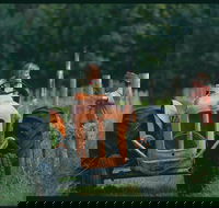 Oranje Tractor Wine - Accommodation Southport