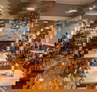 Tracks on Point Cafe - Accommodation Southport