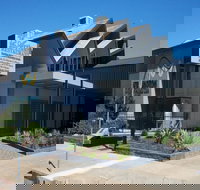 75 on Arthur at The Wellington Soldiers Memorial Club - Southport Accommodation