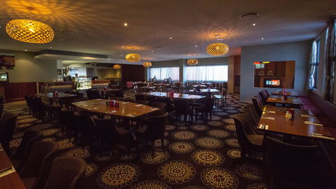 Gladstone Reef Hotel - Southport Accommodation 0