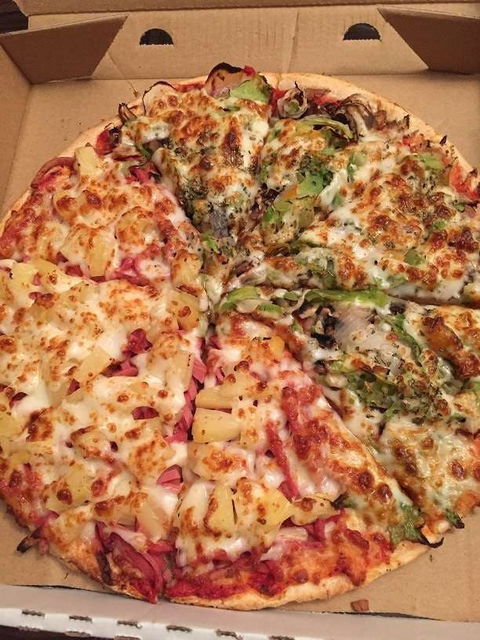 Johnny Boys Pizza - Mentone - Southport Accommodation 0