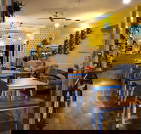 Food Wine Friends - Accommodation Southport