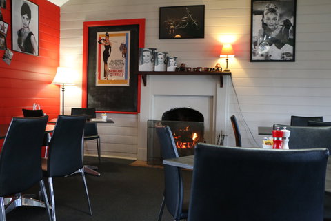 RnR's Diner - Southport Accommodation 2