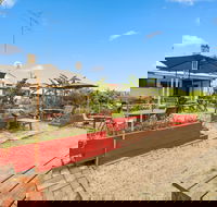 Archies Couch - Southport Accommodation