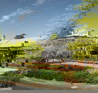 The Stirling Hotel - Accommodation Southport