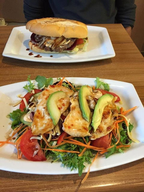 La Piazetta Cafe - Southport Accommodation 0