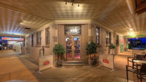 Miles Windsor Hotel - Southport Accommodation 0