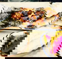 Don Louie's - Southport Accommodation