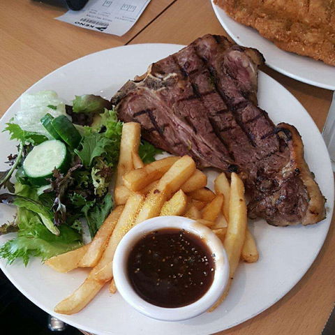 Courtyard Bistro - Uncle Buck's Hotel - Southport Accommodation 0