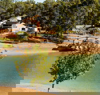 Drakesbrook Wines - Southport Accommodation