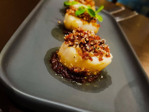 Waves Restaurant - Southport Accommodation 0