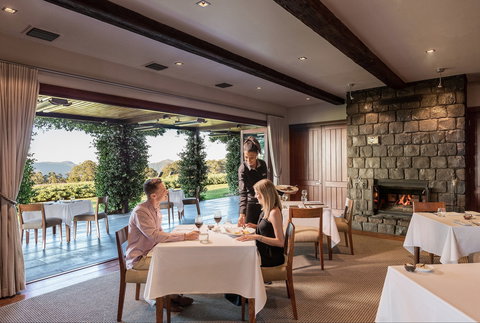 The Peak Restaurant At Spicers Peak Lodge - Accommodation Southport 0