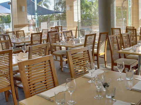 Finz Restaurant And Bar - Southport Accommodation 2