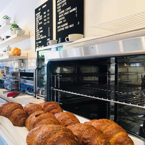 Fat Cup - Southport Accommodation 0