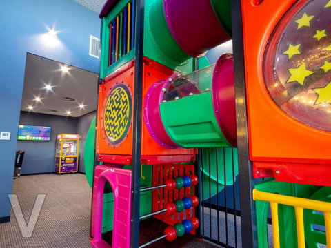 V Hotel - Accommodation Southport 2