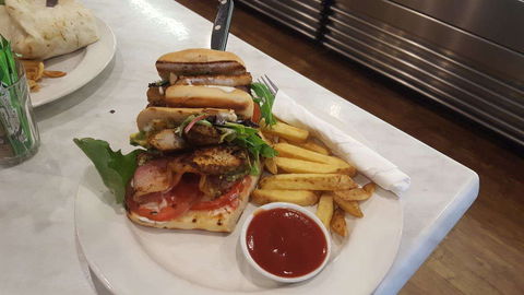 Delicious Fingers Burgers And Cafe - Southport Accommodation 0
