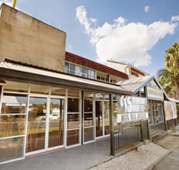 Commercial Hotel - Southport Accommodation