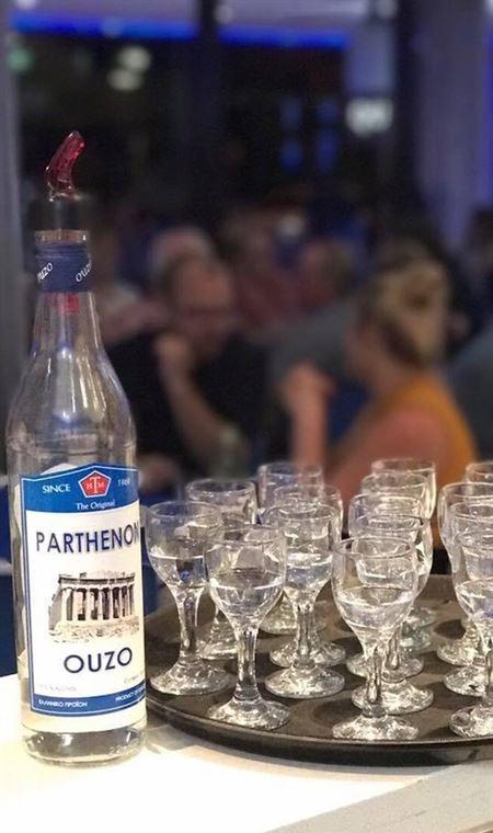 Let's Do Greek - Southport Accommodation 4