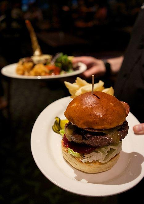 Settlers Tavern - Accommodation Southport 9