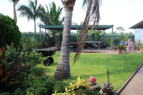 Devils Marbles Hotel - Southport Accommodation 0