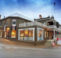 Deloraine Hotel Restaurant - Southport Accommodation
