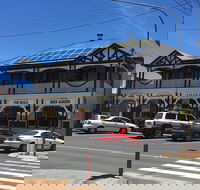 Omaras - Southport Accommodation