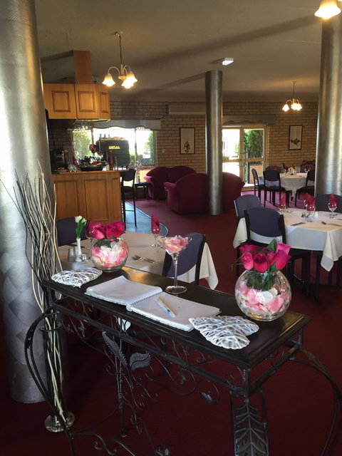 The Coral-Le Restaraunt - Southport Accommodation 3