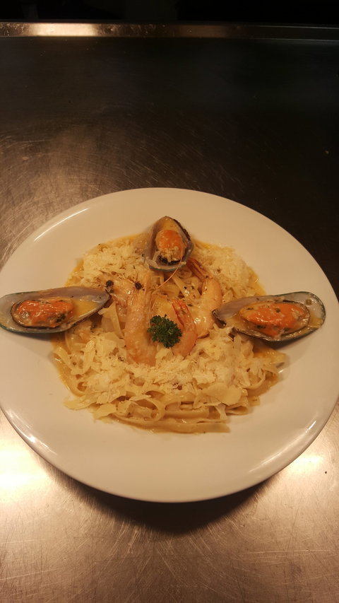 The Coral-Le Restaraunt - Southport Accommodation 6